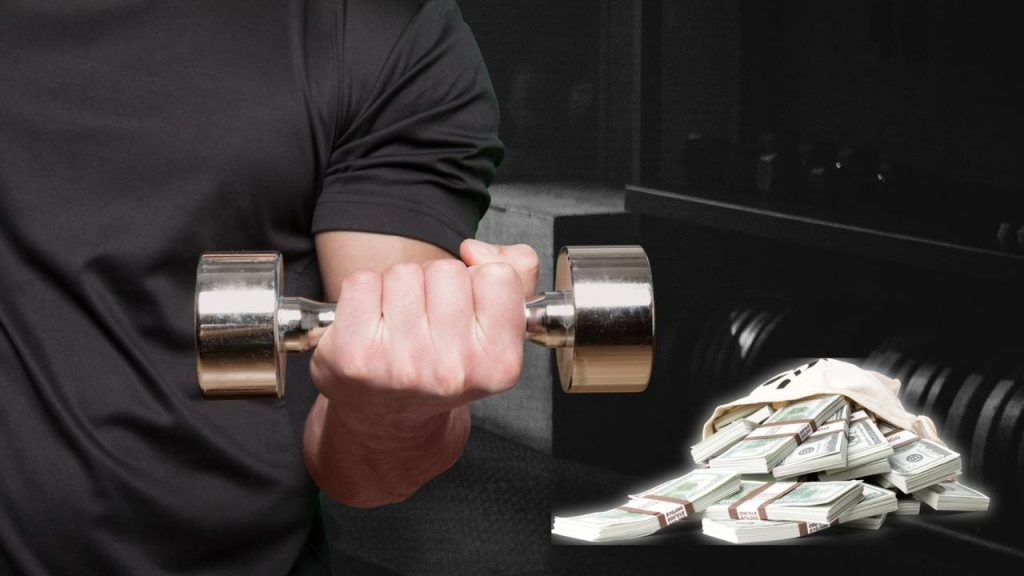 Entrenador personal online mostrando 25 formas de ganar dinero con formación y servicios de entrenamiento online